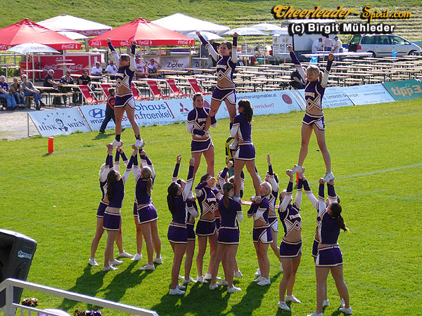 ../Images/2008charitybowlX 114.jpg